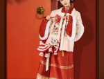 A Delicate Mamen-Style Skirt Adorned with a Pink Necklace