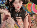 Embracing Tradition in a Golden Silk Velvet Short-sleeved Cheongsam