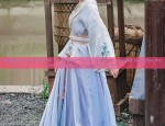 Petite Charm in a Cheongsam:The Allure of a Mini-Beauty in Traditional Elegance