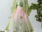 The Charm of a Brides Horseface Skirt for Petite Figures