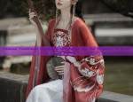 The Enchantment of Chinese-Style Cotton-Lined Cheongsam:A Blend of Tradition and Modernity