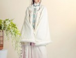 Elegant Girl in Traditional Chinese Fashion:The Rise of High-End Hanfu for Young Girls