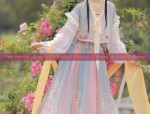 Reinventing the Cheongsam for Autumn Winter:Fashionable Qipao for Petite Figures