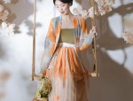 The Charm of Mini-Sized,Medium-Length Cheongsam:A Closer Look