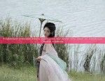小个子女生也能穿得很美，粉色旗袍的魅力与时尚搭配指南
