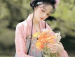 Embracing Traditional Chinese Fashion:The Journey of a Student in Original Hanfu Clothing