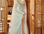 The Elegance of Mid-Length Cheongsam:A Symbol of Grace and Tradition