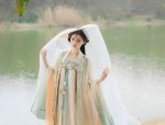Moon Goddess in Traditional Hanfu:A Journey into Yizhis Realm of Cultural Splendor