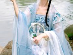 Youthful Elegance:The New Generation of Tangzhuang Womens Ensemble