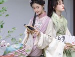 Ancient Charm:The Fusion of Traditional Beauty in a Guro-Style Necklace and Ma-Mian Skirt
