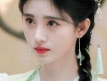 The Splendor of Hanfu:Red-Black Color Scheme and the Waisted-Style Elegance