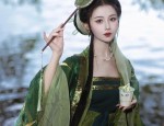 2021 New Style of Cheongsam for Junior School Students:A Blend of Tradition and Modernity