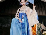 Tall and Elegant:The Story of a 180cm Tall Qipao Wearer