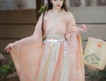 The Magnitude of Maturity:The Plush Saddle Skirt as a Symbol of Adult Ceremony