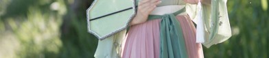 Embracing the New Sino-Style:A Mini-Sized Ensemble of Ma-Face Skirt and Traditional Elegance