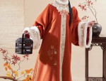 The Splendor of Cheongsam Skirts in Guangzhous Shisanxing Fashion District