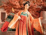 The Enchantment of Brides Mothers Earrings and Cheongsam:A Blend of Tradition and Elegance