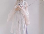 The Splendor of Hanfu Culture:The Elegant Horseback-Inspired Ma mian Skirt and Its Matching Blouse
