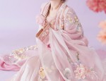 The Ultimate Dame:The Splendor of Traditional Chinese Hanfu Fashion