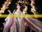 The Enchantment of Traditional Chinese童装，A Journey into the World of Hanfu for a 9-Year-Old Girl
