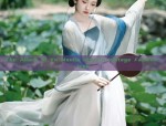 The Splendor of Tangzhuang:The Traditional Chinese Clothing in Modern Perspective