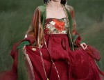 Winter Fashion:The Art of Donning a Horseface Skirt in Cold Weather