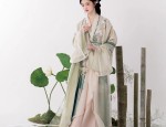 Embroidery on the Waistband of a Horseface Skirt:A Blend of Tradition and Art