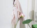 The Enchanting Journey of a Heroic Girl in Martial Arts-Style Hanfu