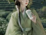 Little Girls in Traditional Splendor:The Rise of Child Model Walks in Hanfu Fashion