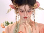Ethereal Beauty in Glass:The Ancient Charm of Hanfu in a Glass Bead World