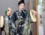 The Evolution of Red-Dyed Qipao:A Summer Fashion Revival