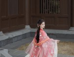 Mirroring Elegance:The Allure of Qipao in the Water Moonlight