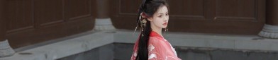 Mirroring Elegance:The Allure of Qipao in the Water Moonlight