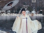 Red Horseface Skirt as a Modern Chinese Toast-Wearing Attire