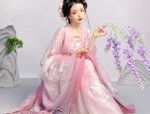 Encounter of the Enchanted:The Meeting of Yao Cosplay and Divine Deer Hanfu