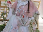 Li Jingxuns Hanfu Fashion:A Closer Look into the Traditional Elegance