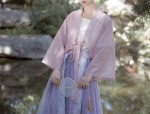 The Rise of Cheongsam:A Journey Through the Evolution of the Traditional Chinese Dress in 2010