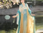 Elegant Intimate:The Revival of the Tight-fitting Cheongsam as a Fashionable Lingerie