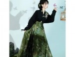 Purple Sleeveless Cheongsam:A Blend of Tradition and Modern Elegance