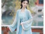 Elegant Girl in Traditional Chinese Fashion:The Rise of High-End Hanfu for Young Girls