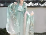 Red Glittery Cheongsam:A Blend of Tradition and Modernity