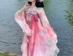 The Rise of Knitted Cardigan Cheongsam as Fashion Statement:A Blend of Tradition and Modernity