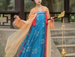 Elegant in Purple:The Revival of Cheongsam Fashion in Modern Chinese Style