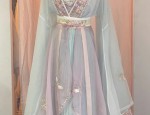 The Bridesmaid in Traditional Cheongsam:A Blend of Modern Elegance and Cultural Heritage