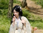 The Splendid Revival of NanzhīHanfu:The Essence of Traditional Chinese Fashion