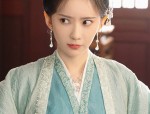 Maternal-Child Tang Costumes:The Embracing Tradition of Mother-Daughter Qizi Attire