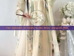 The Splendor of Hanfu in the Misty Jiangnan Rain