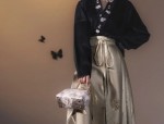 Embracing the Youthful Charm of Qipao:The Art of Age Defying with Traditional Elegance