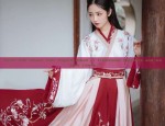 The Splendid Elegance of White Embroidered Horseface Skirt