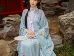 Embracing Traditional Elegance:The All-Opening Cheongsam and Its Sculpting Effect on the Body